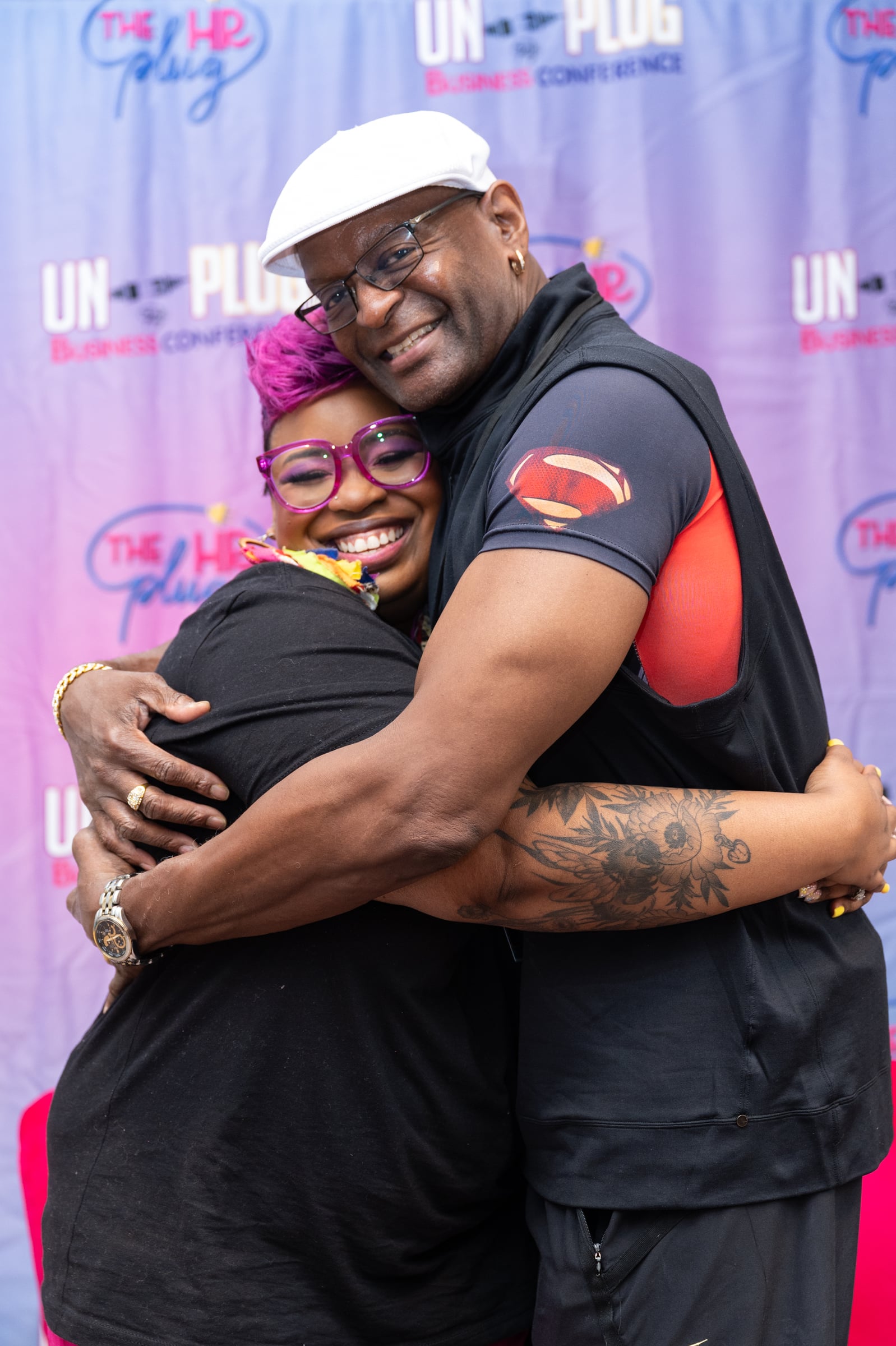 LaShawn Davis hugging a guest at the UNPLUG conference